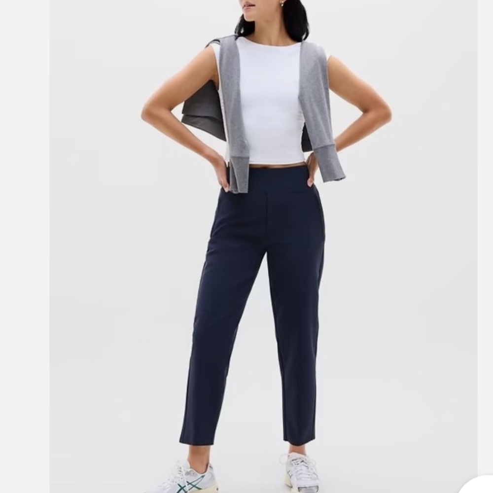 Athleta Women's Navy Blue Cropped Pants - Like New - Picture 2 of 6